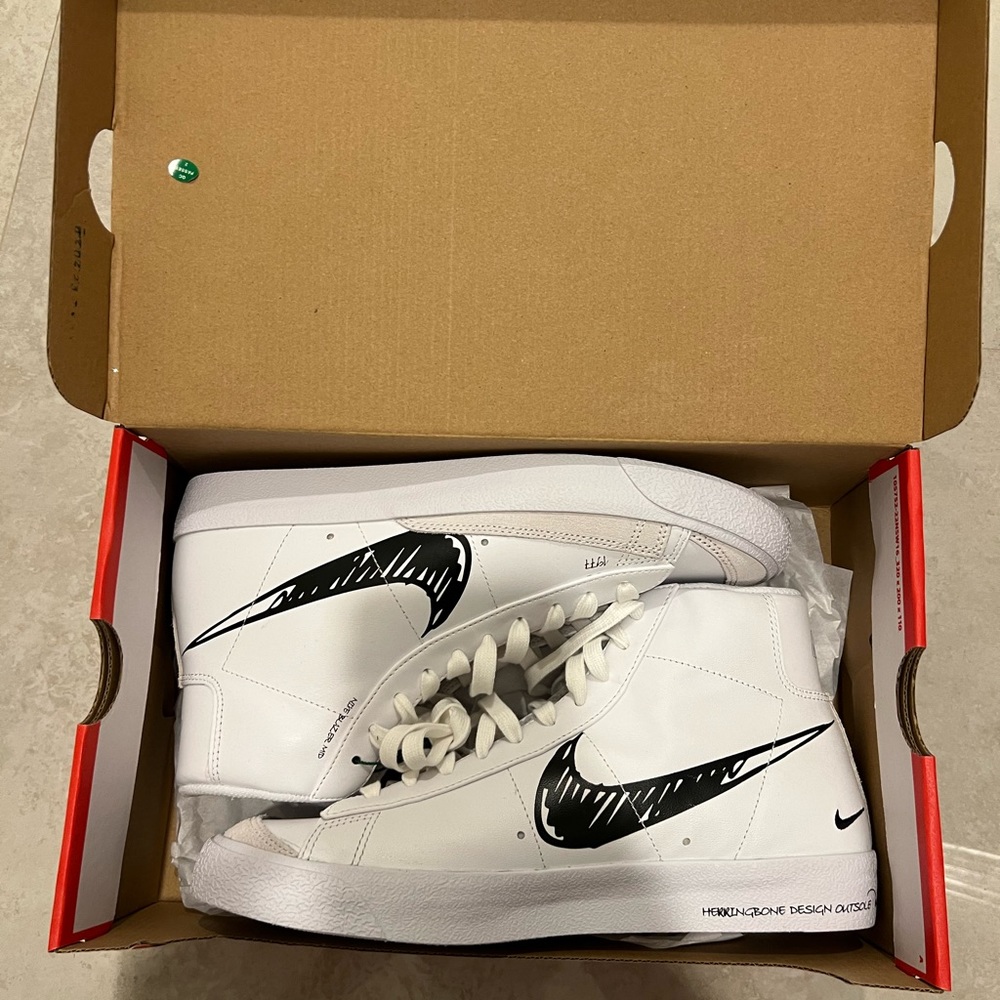 Nike Blazer Mid Vintage ‘77 - White / Black Logo